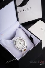 High Quality Replica GUCCI New Unisex Dive Watch White Rubber Strap Star & Bee Embellished White Face Dial With Luminous Hour Markers Satin-Brushed Stainless Steel Case Watch 40mm